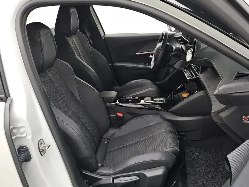 2023 Peugeot 2008 с пробегом 28 371 км
