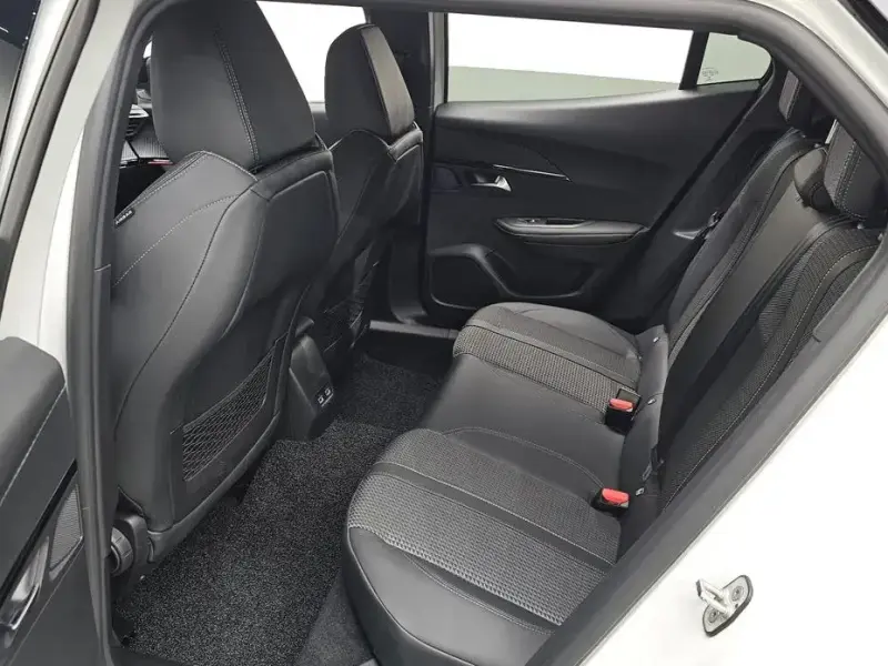 2023 Peugeot 2008 с пробегом 28 371 км