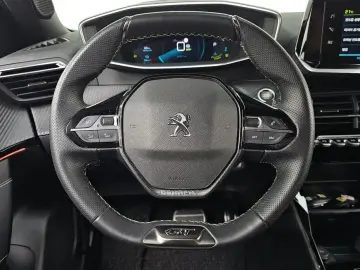 2023 Peugeot 2008 с пробегом 28 371 км