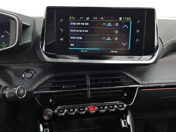 2023 Peugeot 2008 с пробегом 28 371 км