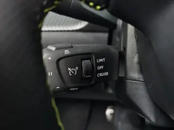 2023 Peugeot 2008 с пробегом 28 371 км
