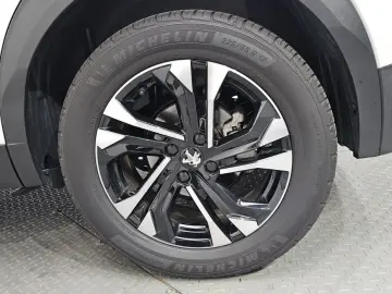 2023 Peugeot 2008 с пробегом 28 371 км