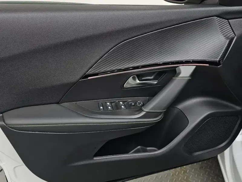 2023 Peugeot 2008 с пробегом 28 371 км
