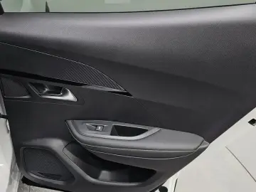 2023 Peugeot 2008 с пробегом 28 371 км
