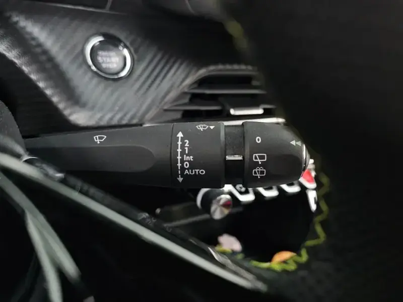 2023 Peugeot 2008 с пробегом 28 371 км