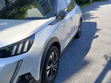 2021 Peugeot 2008 с пробегом 68 000 км