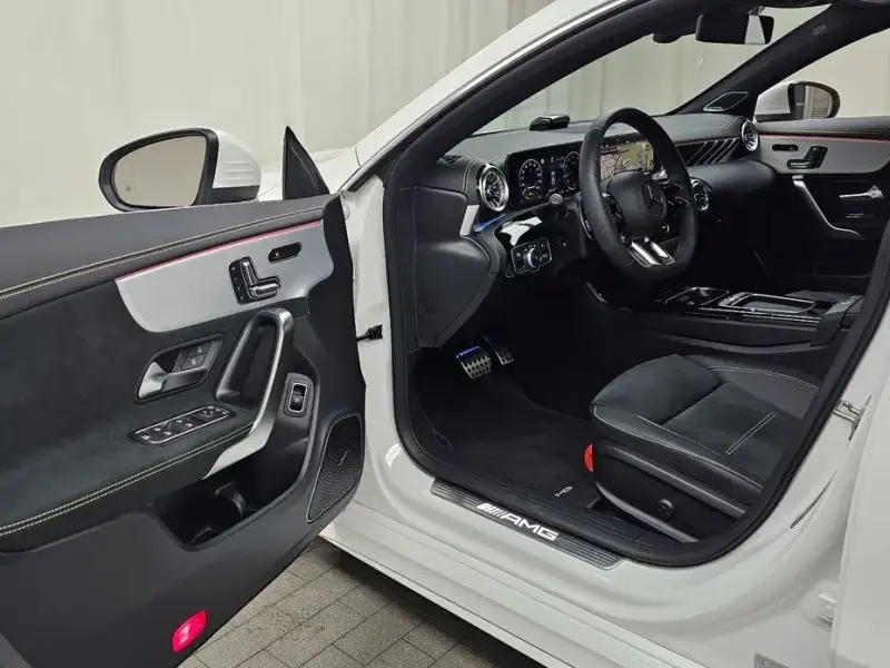 2025 Mercedes-Benz CLA с пробегом 2 585 км