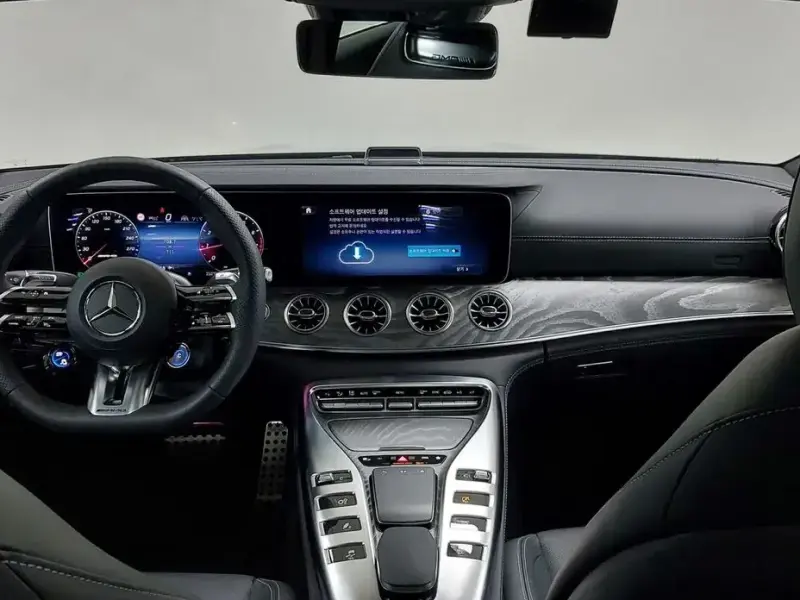 2025 Mercedes-Benz AMG GT с пробегом 712 км