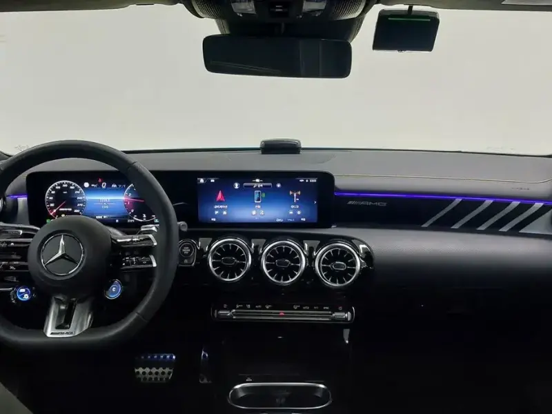 2025 Mercedes-Benz CLA с пробегом 2 240 км