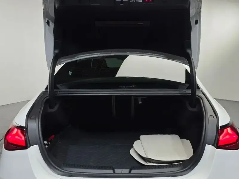 2025 Mercedes-Benz E-Класс с пробегом 13 245 км