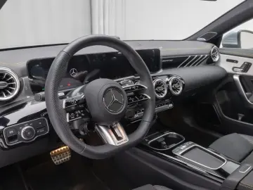 2025 Mercedes-Benz CLA с пробегом 2 930 км