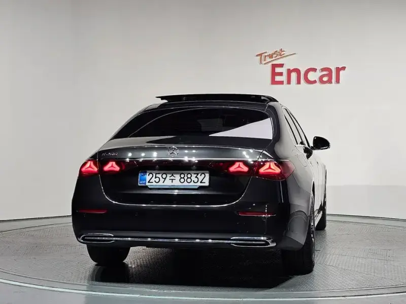 2025 Mercedes-Benz E-Класс с пробегом 24 543 км