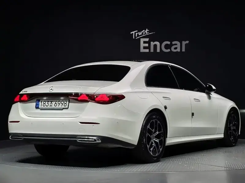 2024 Mercedes-Benz E-Класс с пробегом 24 775 км