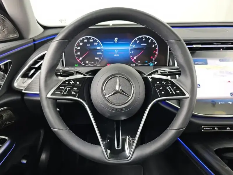 2025 Mercedes-Benz E-Класс с пробегом 19 123 км