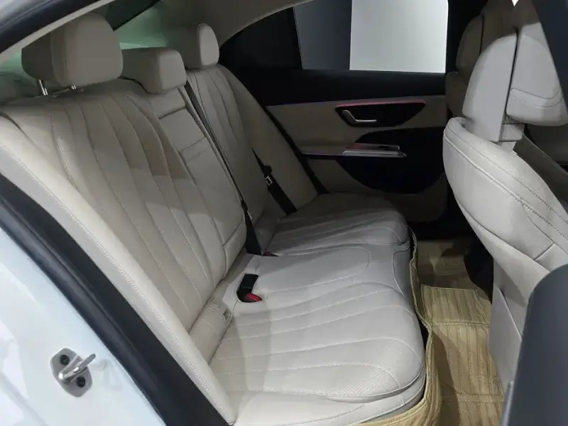2025 Mercedes-Benz E-Класс с пробегом 13 245 км