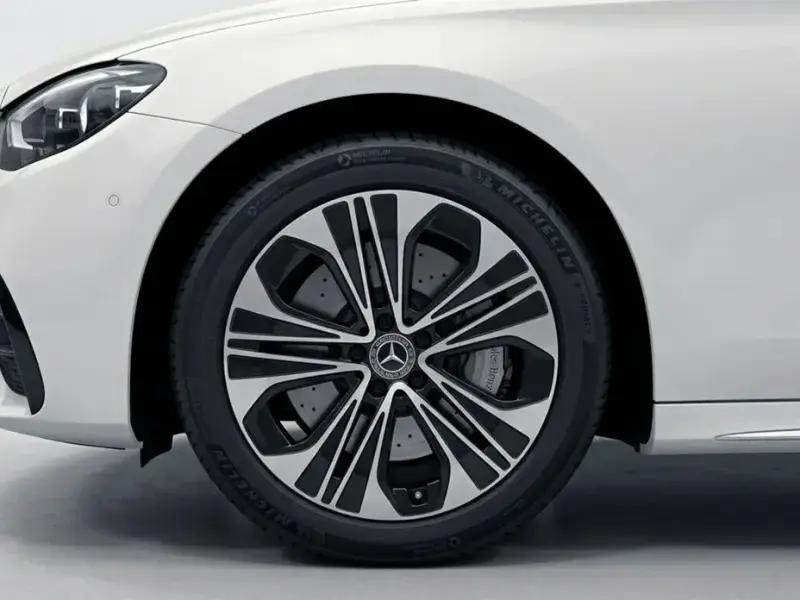 2025 Mercedes-Benz E-Класс с пробегом 5 699 км
