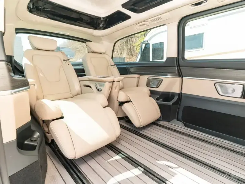 2025 Mercedes-Benz V-Класс с пробегом 28 км