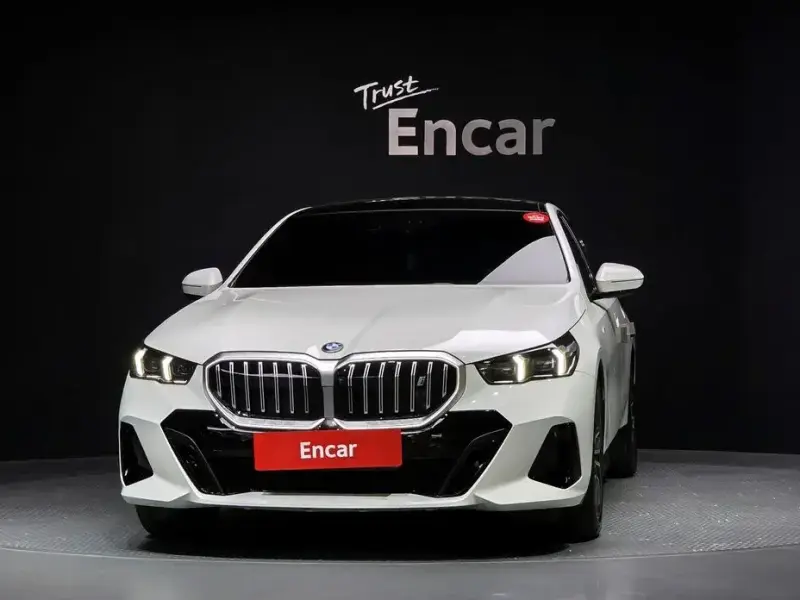 2025 BMW i5 с пробегом 10 249 км