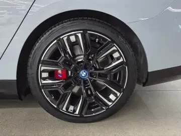2024 BMW i5 с пробегом 21 700 км