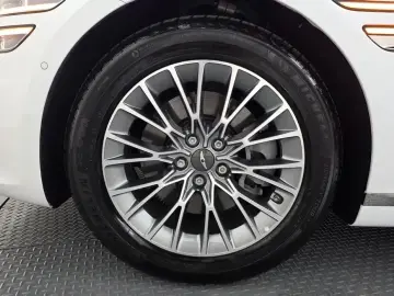 2023 Genesis G80 с пробегом 15 534 км