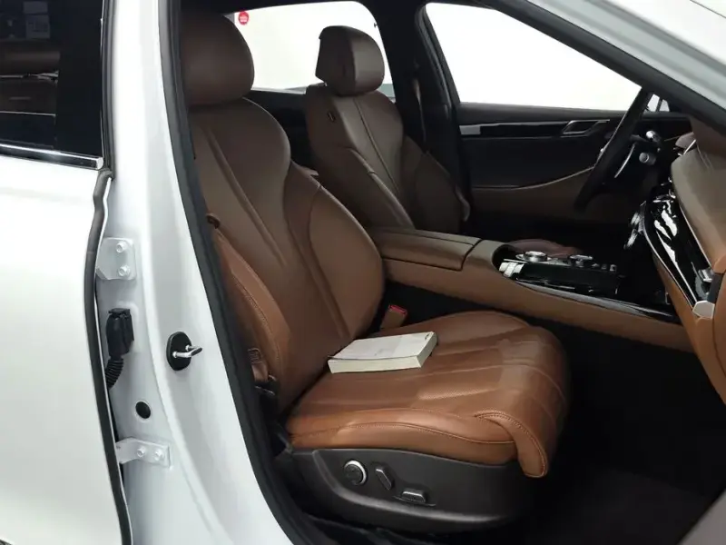 2023 Genesis G80 с пробегом 15 534 км