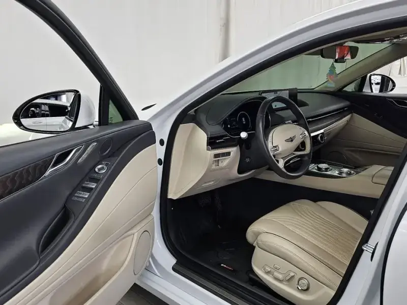 2023 Genesis G80 с пробегом 51 619 км