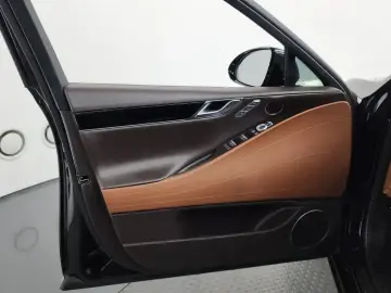 2023 Genesis G80 с пробегом 40 575 км