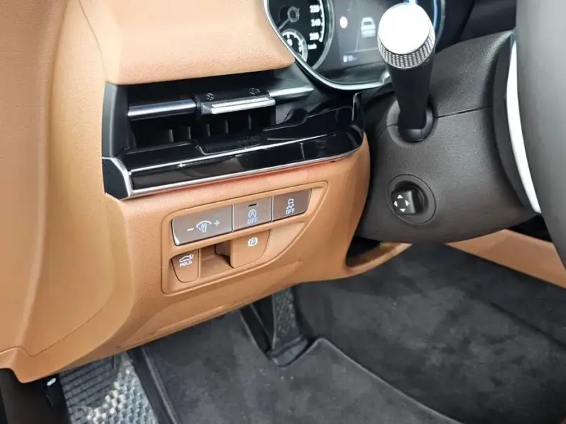2023 Genesis G80 с пробегом 42 790 км