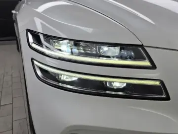 2023 Genesis G80 с пробегом 70 492 км