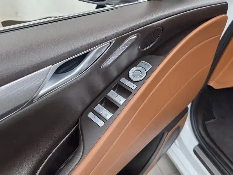 2023 Genesis G80 с пробегом 70 492 км