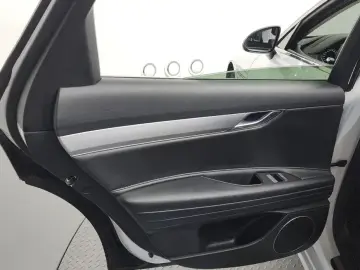2023 Genesis G80 с пробегом 63 591 км