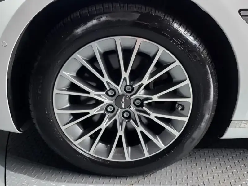 2023 Genesis G80 с пробегом 27 829 км