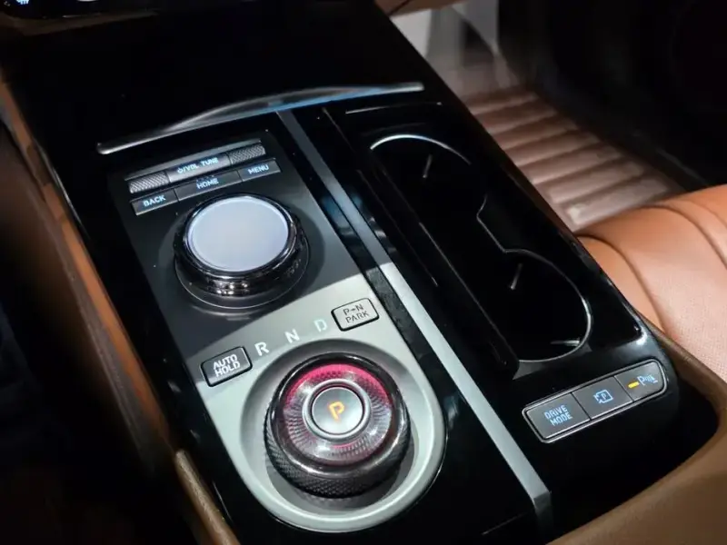 2023 Genesis G80 с пробегом 27 829 км