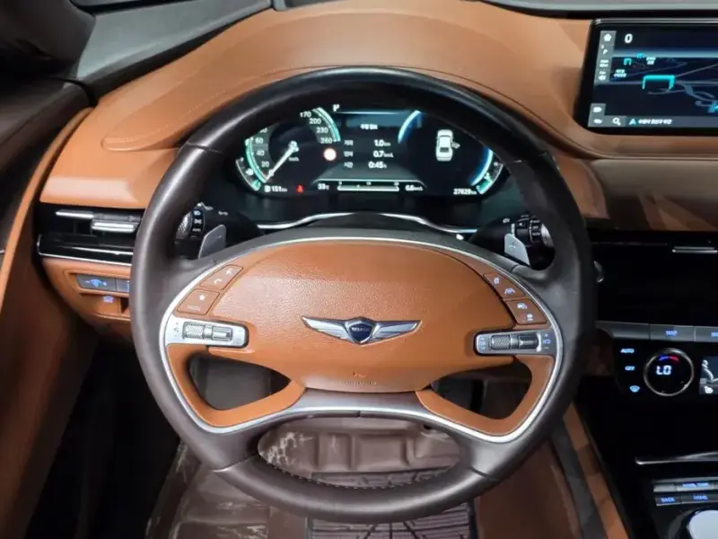 2023 Genesis G80 с пробегом 27 829 км