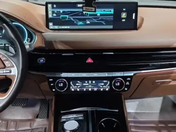 2023 Genesis G80 с пробегом 27 829 км
