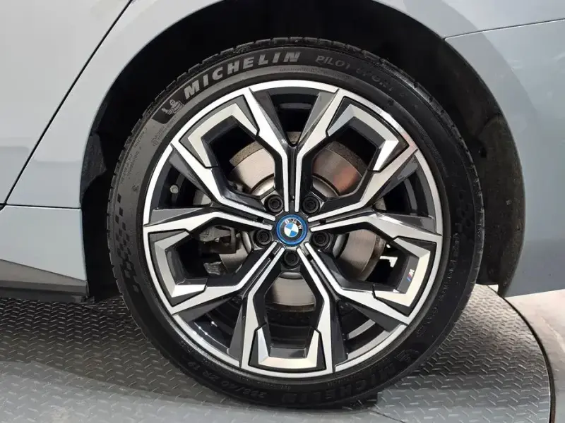 2022 BMW i4 с пробегом 56 797 км