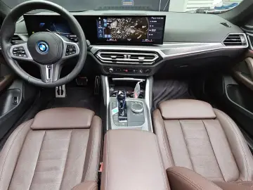 2022 BMW i4 с пробегом 49 431 км