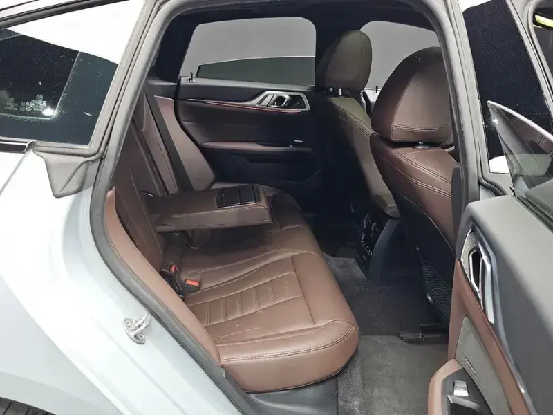 2022 BMW i4 с пробегом 49 431 км