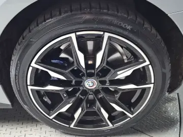 2022 BMW i4 с пробегом 49 431 км