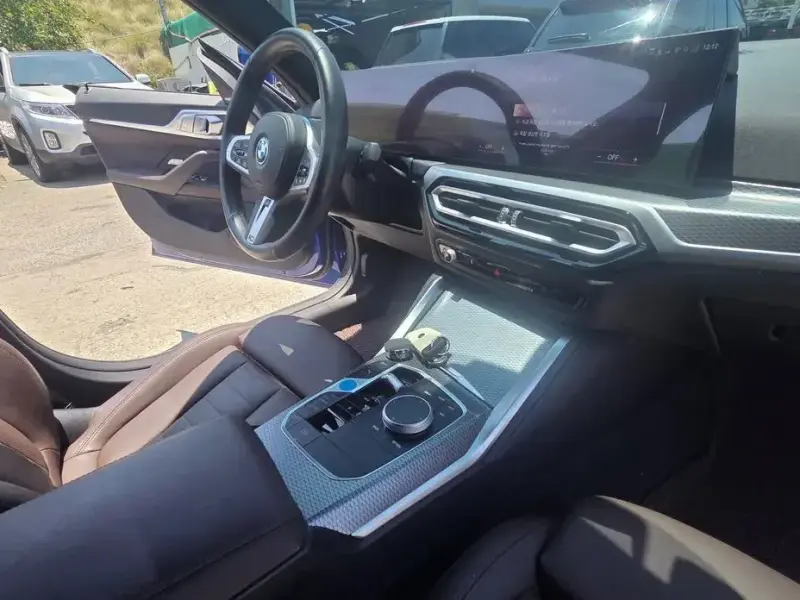 2023 BMW i4 с пробегом 33 000 км