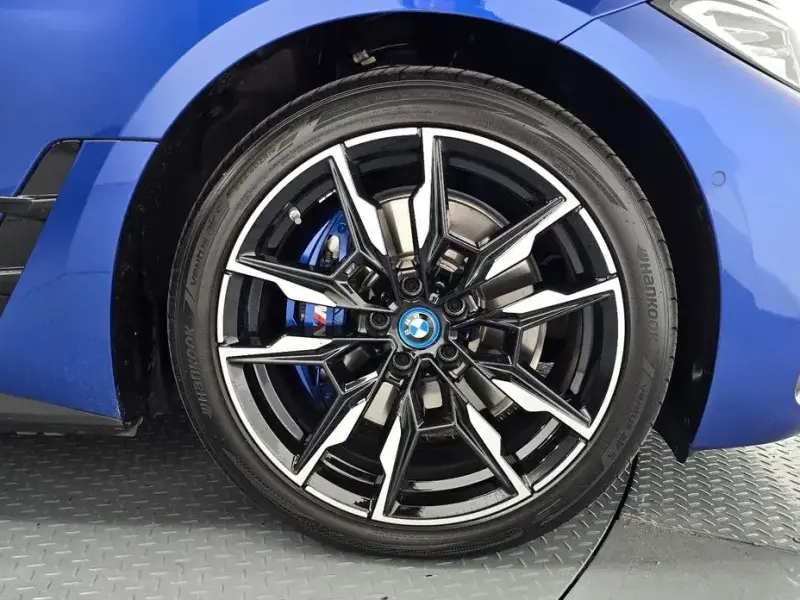 2023 BMW i4 с пробегом 41 770 км