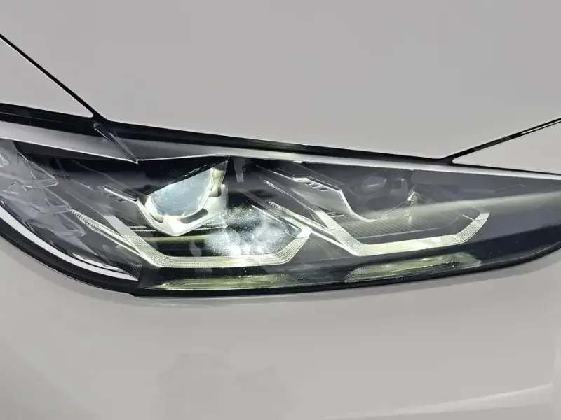 2022 BMW i4 с пробегом 63 207 км