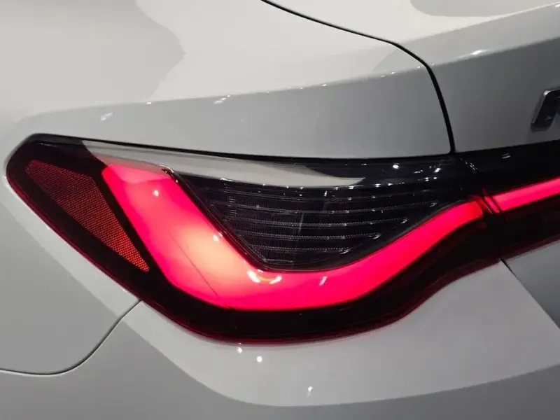 2022 BMW i4 с пробегом 63 207 км