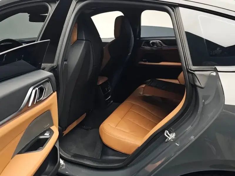 2024 BMW i4 с пробегом 36 983 км