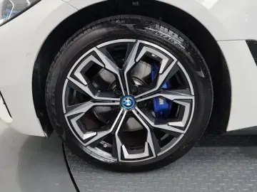 2023 BMW i4 с пробегом 37 284 км