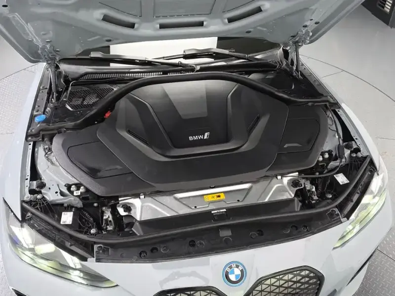 2025 BMW i4 с пробегом 4 446 км