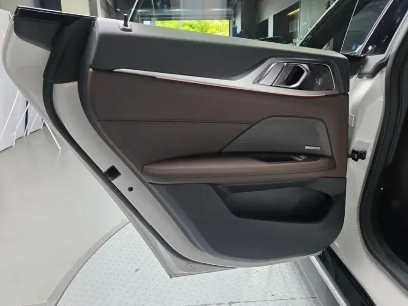 2025 BMW i4 с пробегом 19 329 км