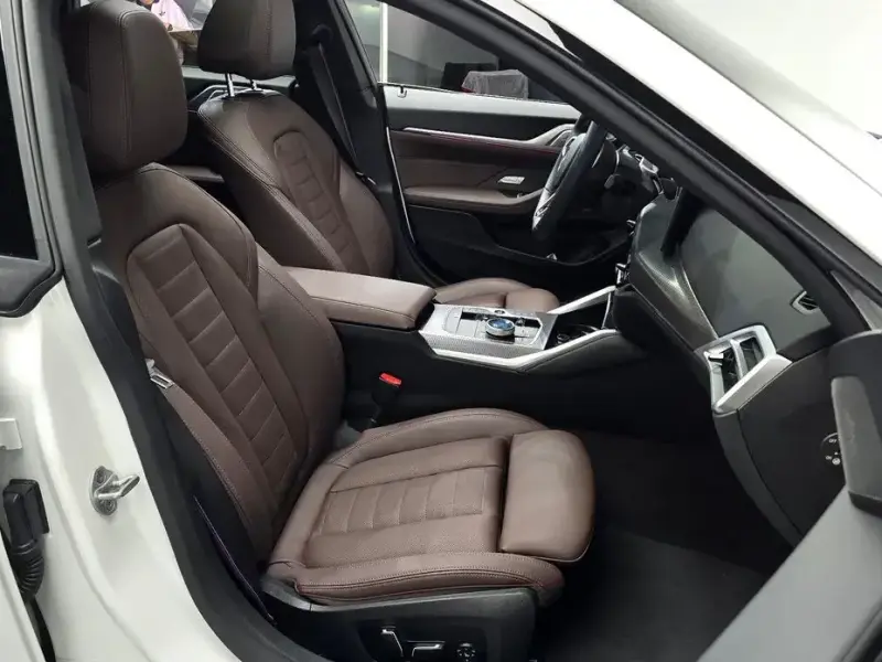 2025 BMW i4 с пробегом 12 780 км