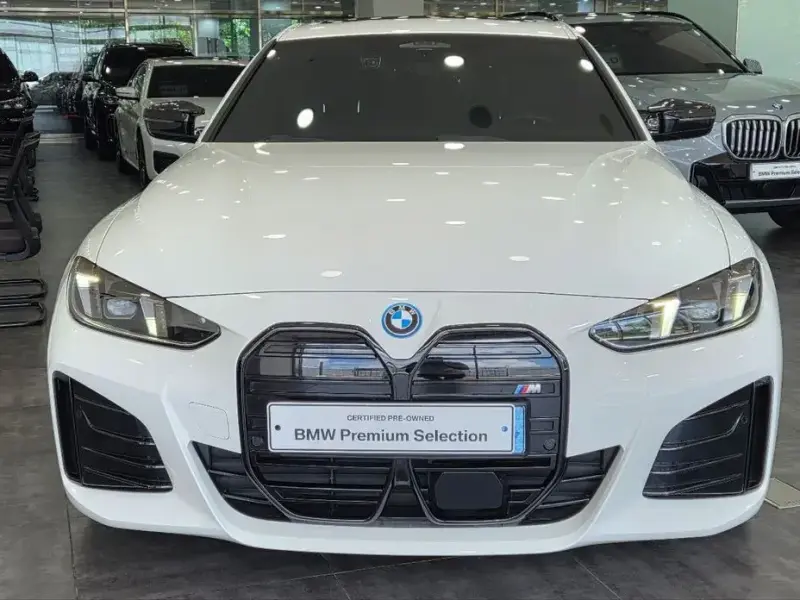 2025 BMW i4 с пробегом 27 758 км