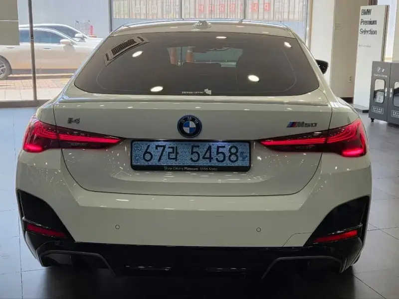 2025 BMW i4 с пробегом 27 758 км